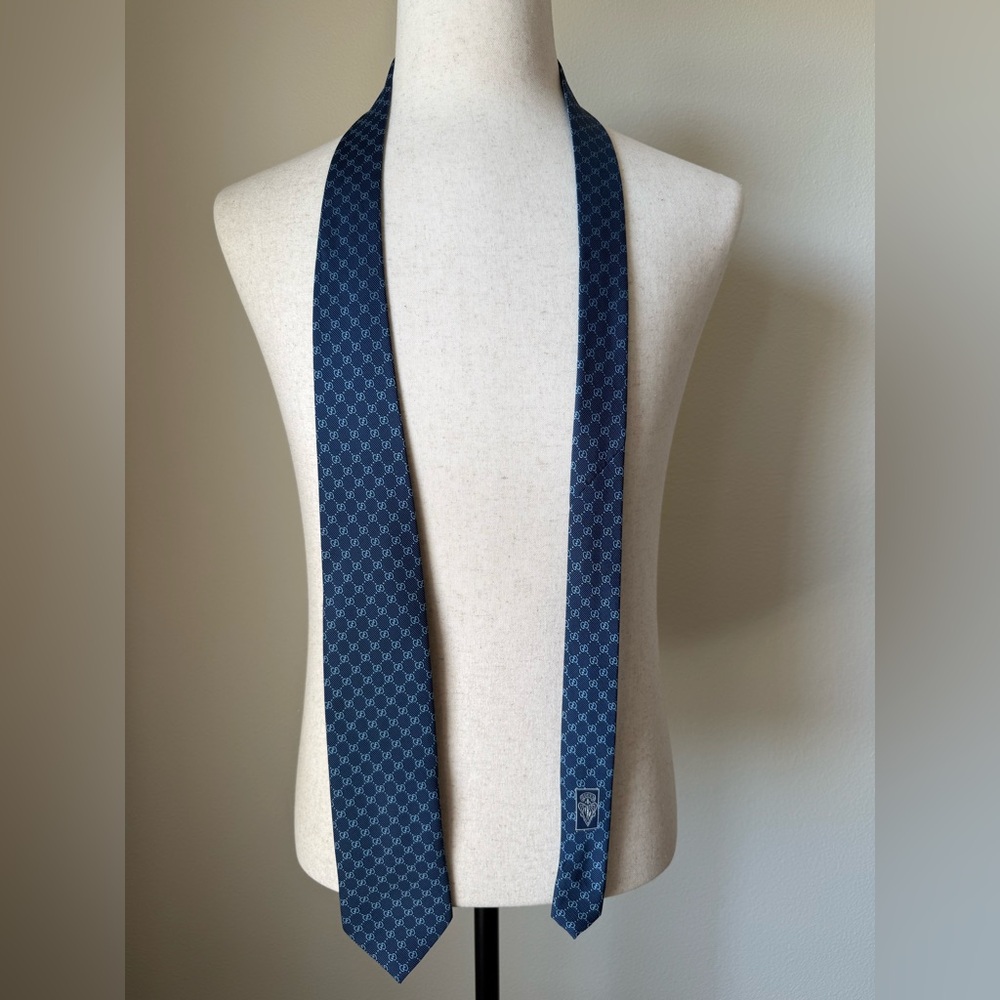 Gucci GG Navy Blue Silk Tie Like New - Picture 5 of 11